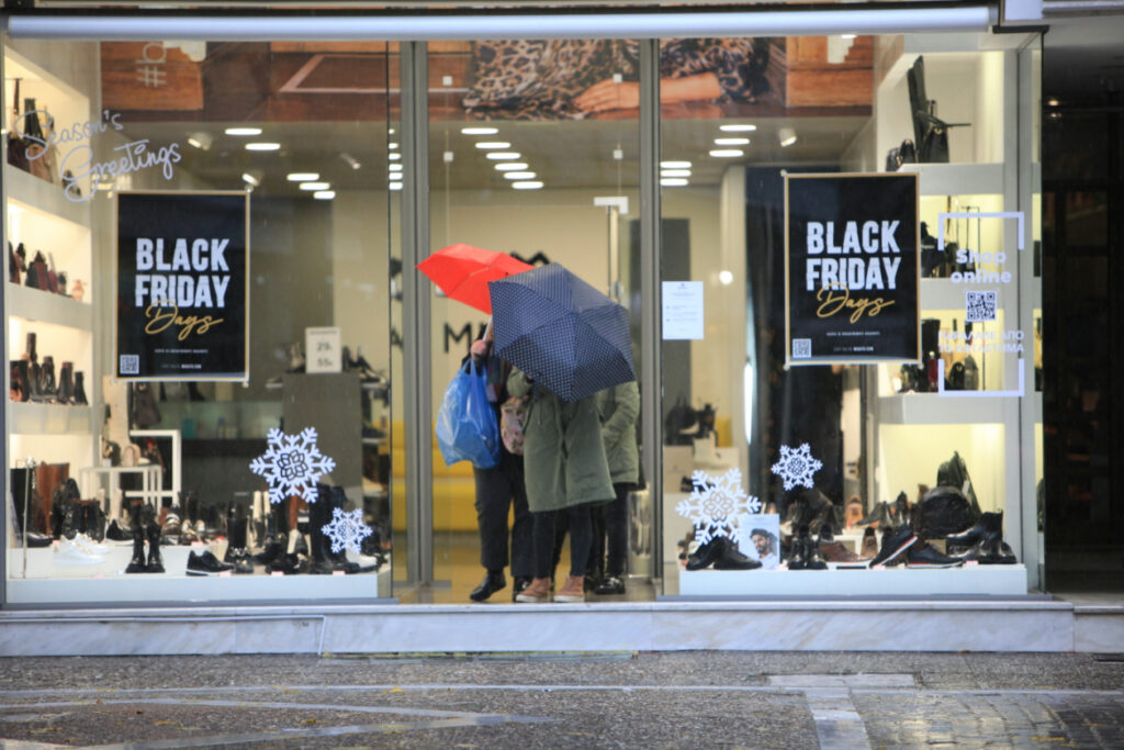 «Άτονη» Black Friday και στο βάθος …black Christmas – «Ανάσα» από τα μέτρα ζητούν οι Λαρισαίοι έμποροι