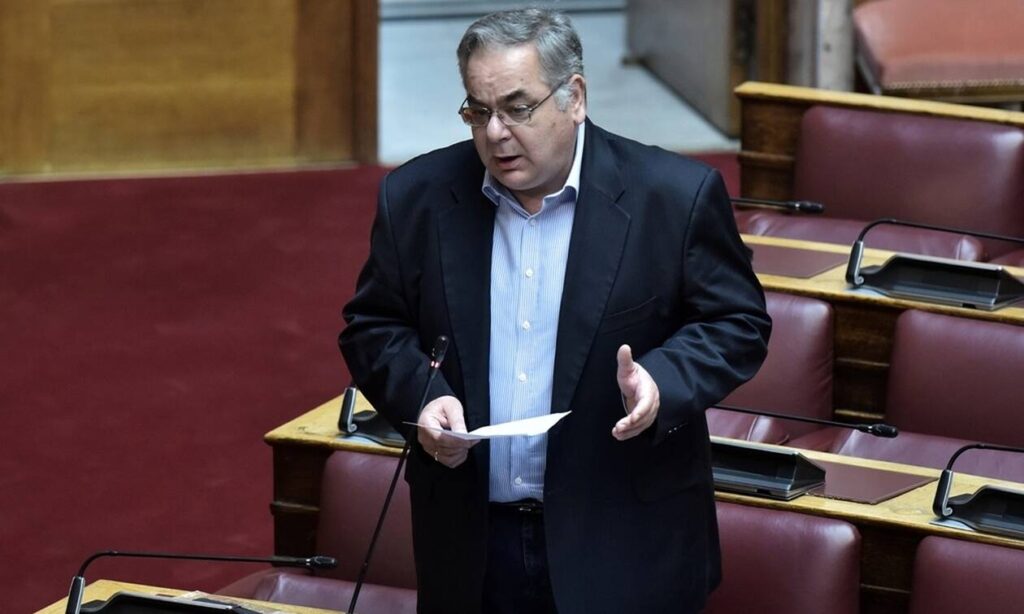 Γ. Λαμπρούλης: “Κόστος για το σύστημα που υπηρετείτε η προστασία της υγείας του λαού”