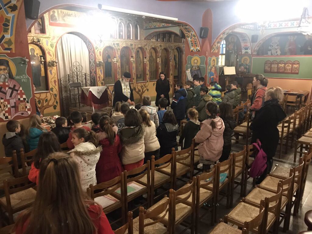 Λάρισα: Ιερέας παρέχει δωρεάν rapid test σε πιστούς