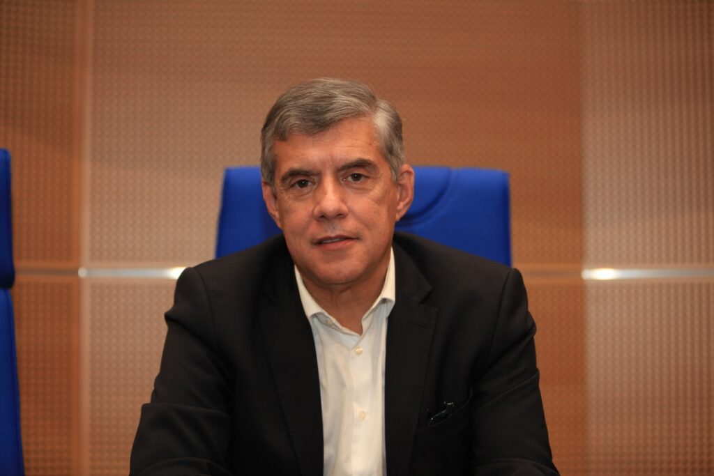 Κορωνοϊός: «Εμπόλεμη ζώνη» η Θεσσαλία – Διασωληνωμένος εξέπνευσε στο δρόμο προς Λάρισα