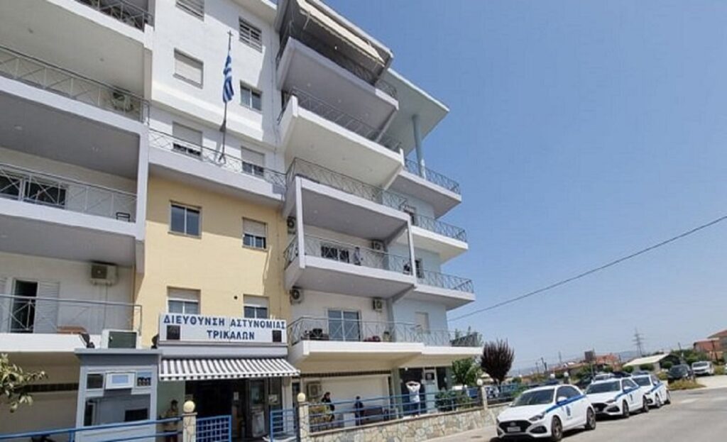 Τρίκαλα: «Αρνούμαι τα πάντα» λέει ο αστυνομικός που κατηγορείται για ασέλγεια στην 4χρονη κόρη του