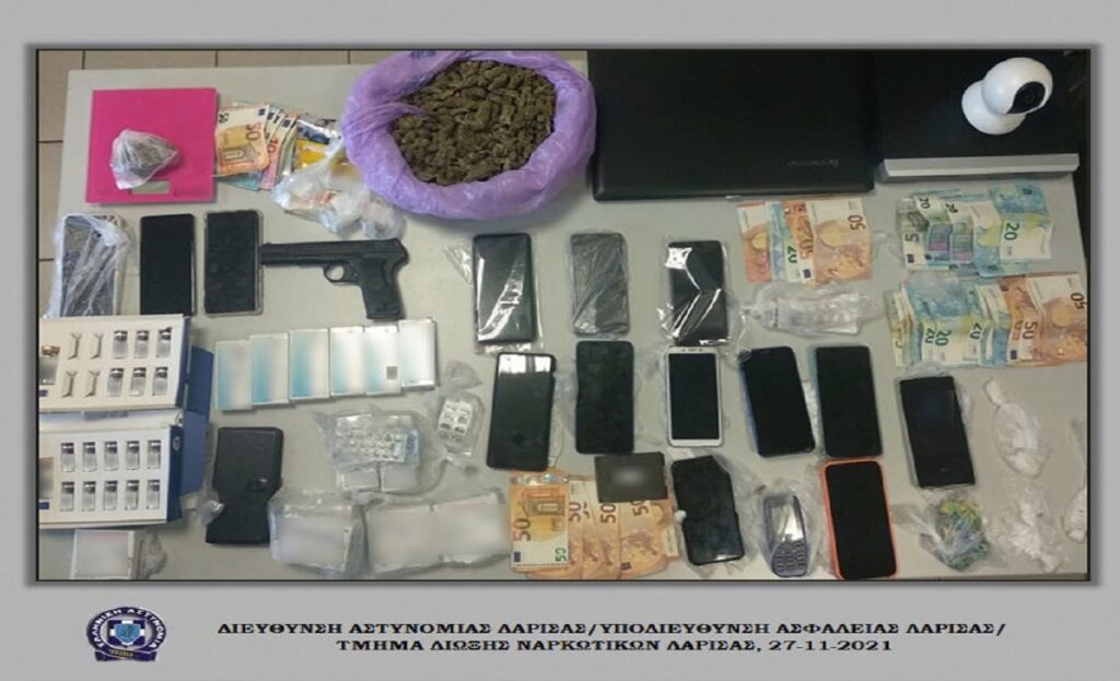 Συλλήψεις 12 ατόμων σε Λάρισα, Αθήνα και Πιερία για διακίνηση ναρκωτικών