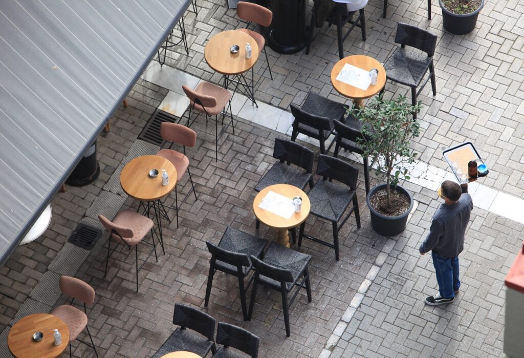 Επιχειρήσεις: Παράταση στις νέες αιτήσεις χρηματοδότησης σε εστίαση-φιλοξενία και γυμναστήρια-παιδότοπους 