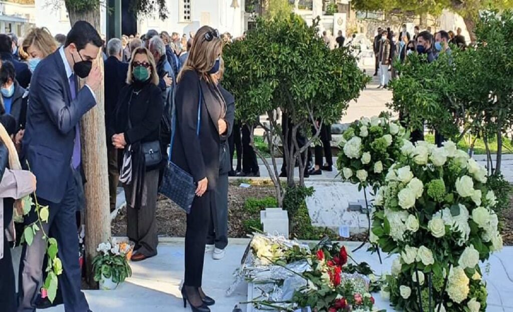 Ευ. Λιακούλη στο μνημόσυνο Γεννηματά: «Βιβλιοθήκη στο Πανεπιστημιακό και δρόμος της Λάρισας με το όνομα της Φώφης»