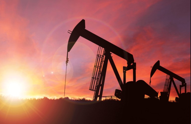 Πετρέλαιο: Ισχυρή υποχώρηση τιμών εξαιτίας της «Όμικρον» – Πού βρίσκονται αργό και brent