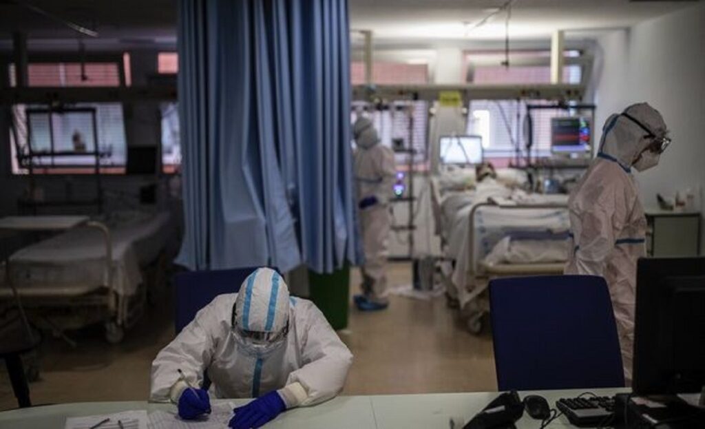 Κορονοϊός: Παρά τον εμβολιασμό θα φτάσουμε τους 2000 νεκρούς σε ένα μήνα