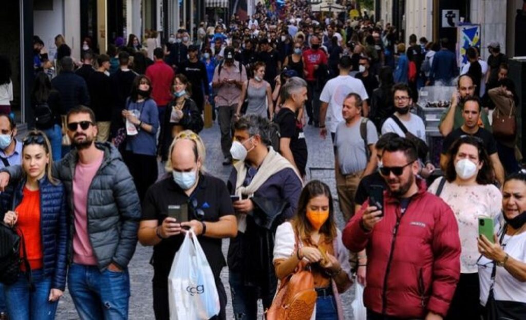 Τα δύο έξτρα μέτρα που εξετάζουν ειδικοί και κυβέρνηση για τους ανεμβολίαστους, ενόψει γιορτών