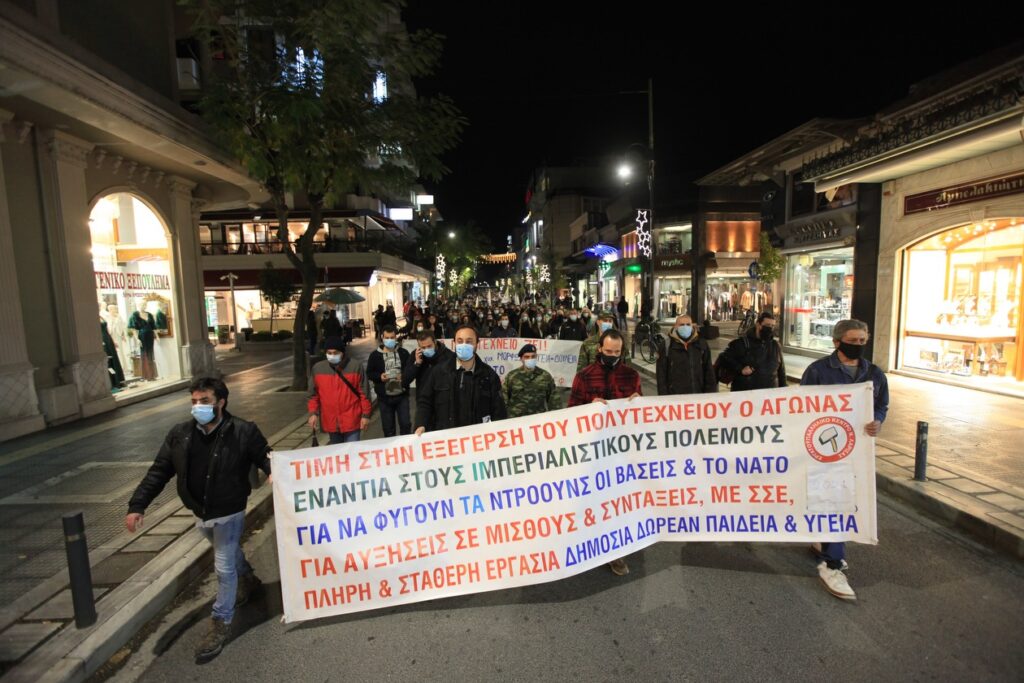 Λάρισα: Δυναμική η φετινή πορεία για την επέτειο εξέγερσης των φοιτητών στο Πολυτεχνείο (φωτ.)