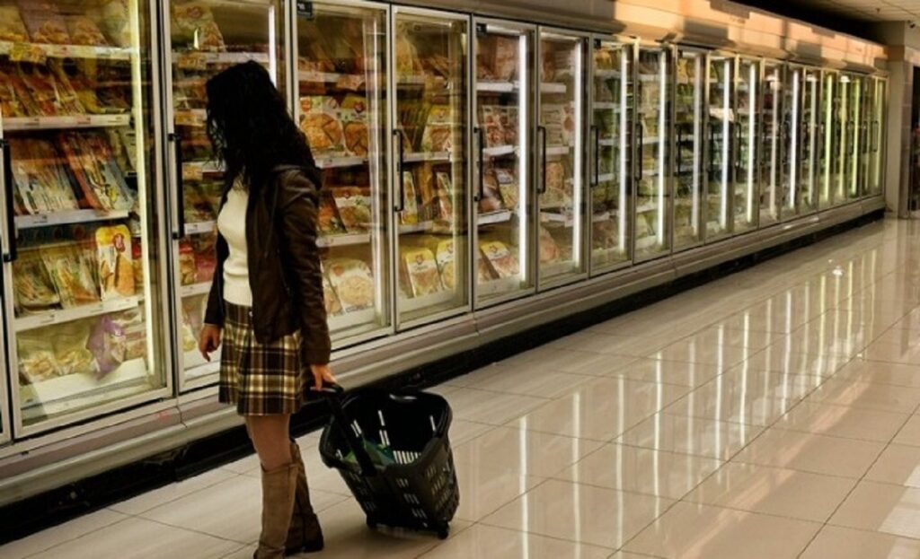 Μέτρα κατά της πανδημίας: Δημοσιεύτηκε η απόφαση για περιορισμό των πελατών σε καταστήματα τροφίμων