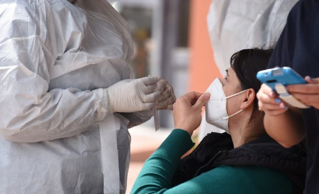 Λάρισα: Δύο 6χρονοι θετικοί στον κορωνοϊό – Τι έδειξαν οι έλεγχοι rapid test στη Θεσσαλία