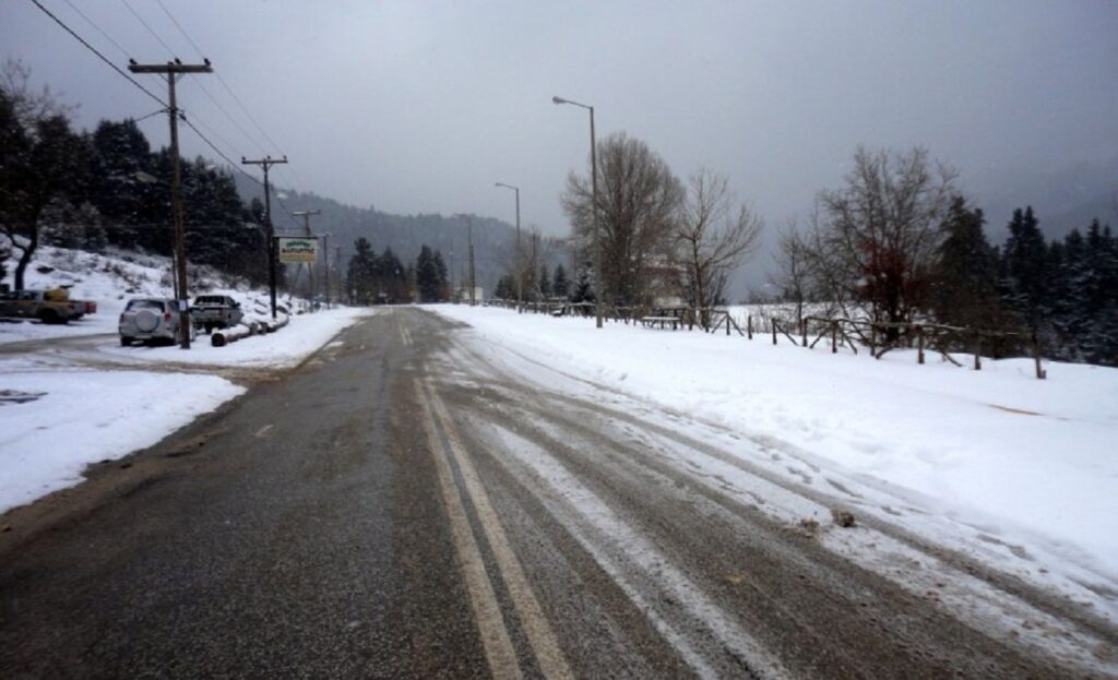 Κακοκαιρία: Έπεσαν τα πρώτα χιόνια στα Τρίκαλα