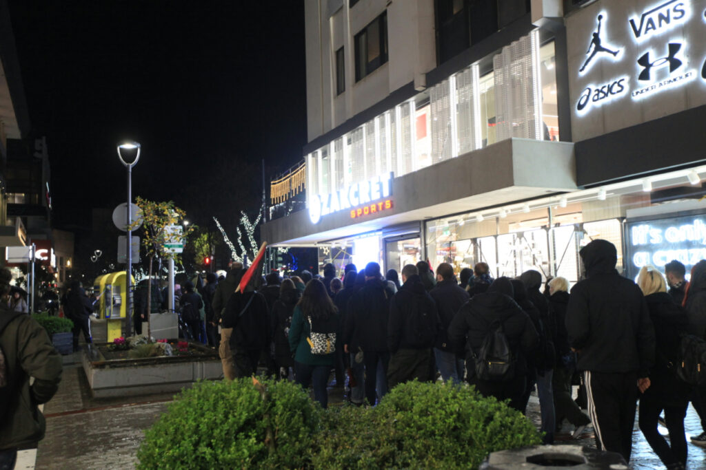 Λάρισα: Σε εξέλιξη η πορεία στη μνήμη του Αλέξη Γρηγορόπουλου (φωτό)