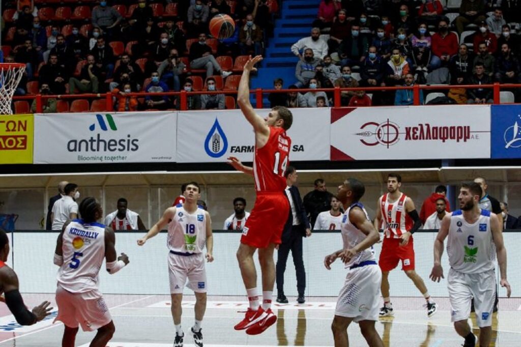 Λάρισα: Συνέχεια στο σερί ηττών – «Πέρασε» με 100αρα ο Ολυμπιακός από το κλειστό της Νεάπολης