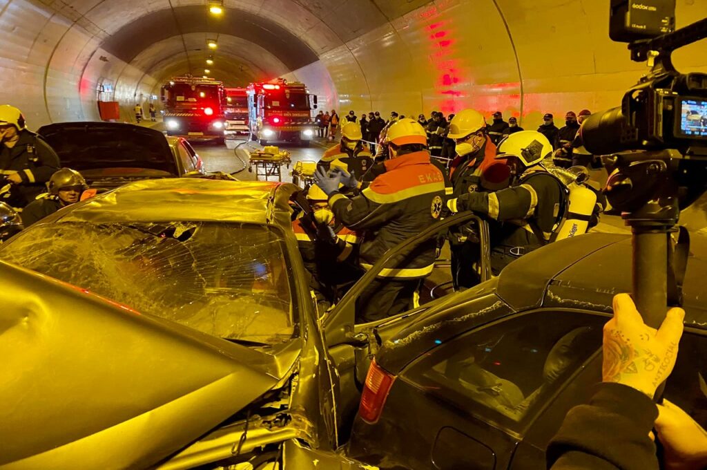 Σήραγγα Τ3: Εντυπωσιακή άσκηση ευρείας κλίμακας (φωτ.)