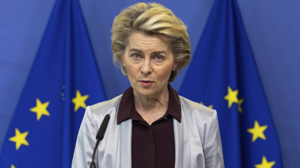 Κομισιόν: «Θα πρέπει να σκεφτούμε τον υποχρωτικό εμβολιασμό», δηλώνει η φον ντερ Λάιεν