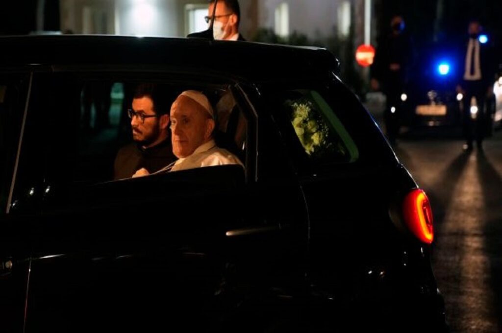 Πάπας Φραγκίσκος στην Κύπρο: “Έκλεψε” τα βλέμματα το όχημα μετακίνησής του (ΒΙΝΤΕΟ)