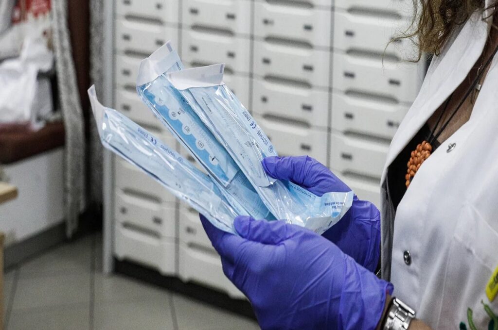 Ξεκινά η δωρεάν διάθεση self test ενόψει εορτών -Ποιοι τα δικαιούνται, πόσα θα δίνονται