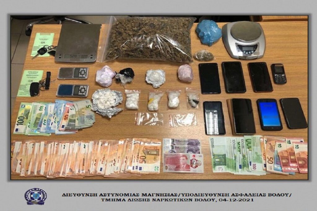 Βόλος: Διακινούσαν ναρκωτικά – Χειροπέδες στα 6 από τα 7 μέλης της οργάνωσης