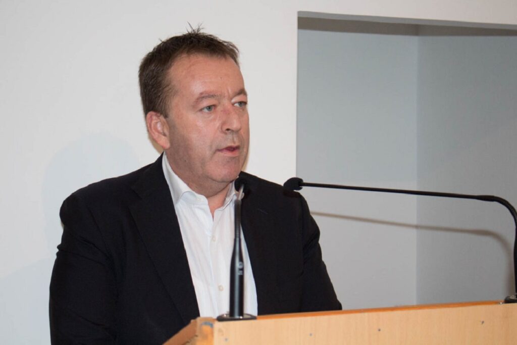 Β. Κόκκαλης: «Κύμβαλα αλαλάζοντα όταν η κοινωνία αγωνιά για την υγεία και την επιβίωσή της»