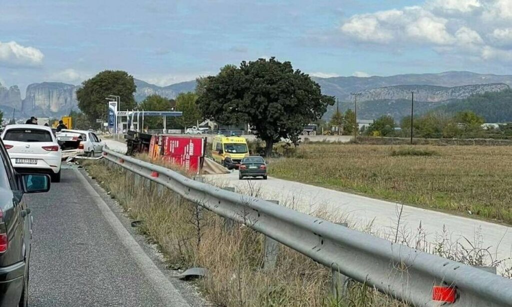 Τρίκαλα: Τροχαίο στην ομίχλη – Συγκρούστηκαν ΙΧ λόγω χαμηλής ορατότητας