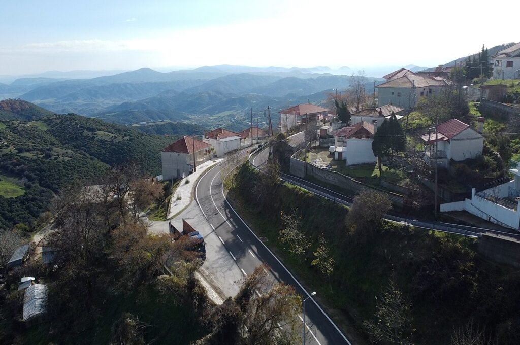 Περιφέρεια: Ασφαλτοστρώσεις  στην Βερδικούσια
